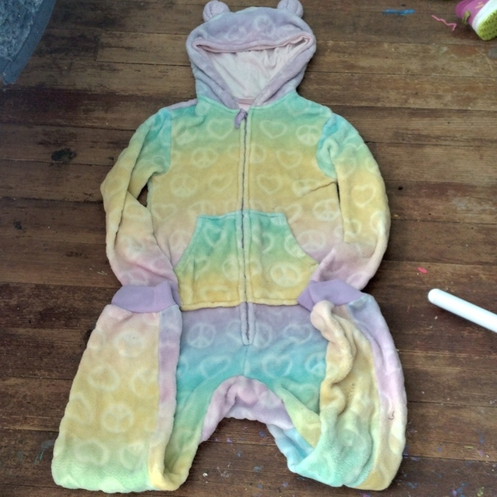 Girl's super soft  rainbow 🌈 pajamas 😍 with a bear 🐻 hood